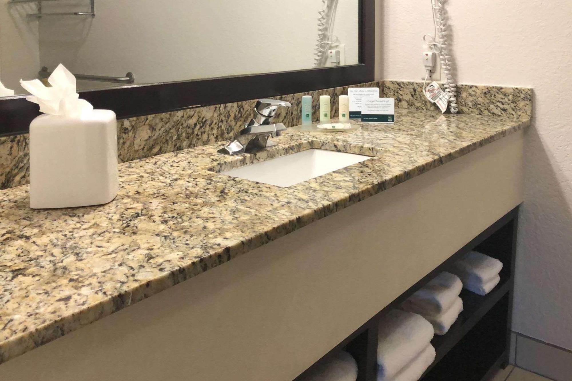 Quality Inn & Suites Denver International Airport Eksteriør billede